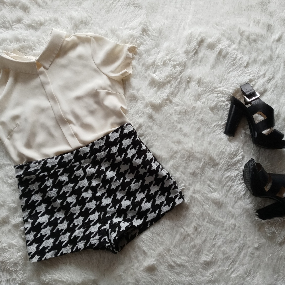 Forever 21 Shorts Black and White